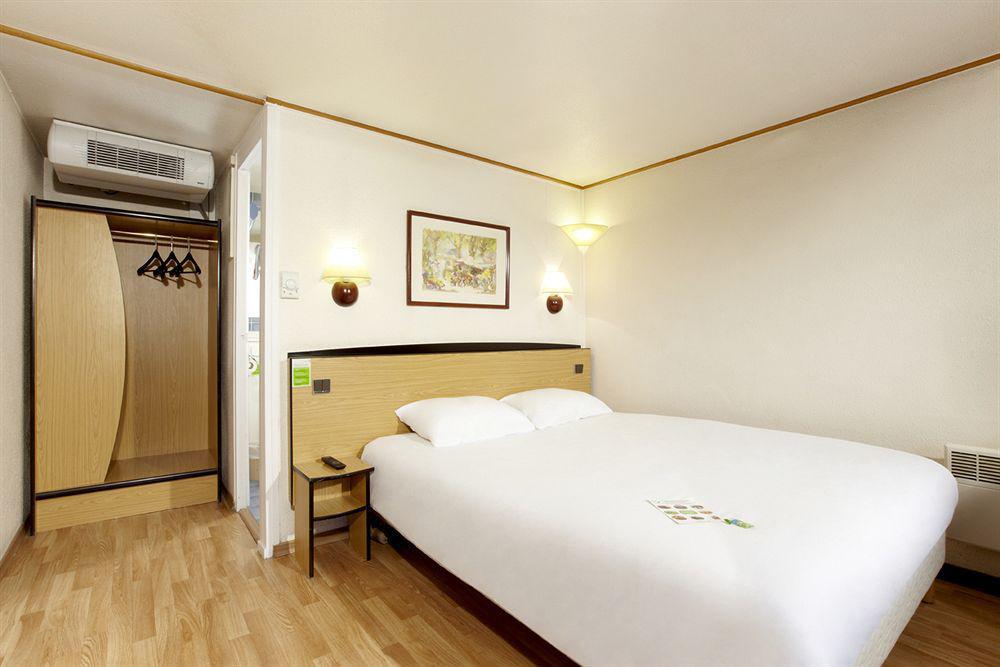 Hotel Campanile Pontarlier Zimmer foto